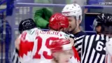 Русский хоккеист боднул американца головой в матче молодежного ЧМ: видео