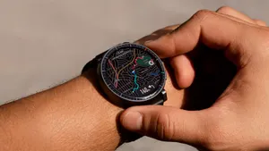 Спортивные часы Amazfit Active Max отдают за 11800: у них экран 1,5 дюйма, 170 режимов и 25 дней автономной работы