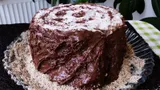 Этот торт очень любили в СССР, рецепт хранили в кулинарных тетрадках: как приготовить «Трухлявый пень»?