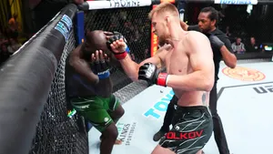 Лучший русский тяж в UFC вернулся после тяжелого поражения. Волков за две минуты забил опасного нокаутера