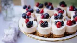 Смешиваю два ингредиента и получаю конфеты со вкусом чизкейка: забила ими холодильник — настолько вкусно