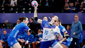 Россия снова не выиграла гандбольный Евро. В финале ее мочили жестокие француженки, судьи и зрители