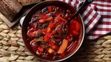 Готовлю постный борщ с фасолью: получается вкуснее и сытнее, чем с мясом