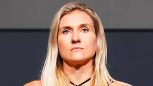 Русская девушка-боец подерется с экс-чемпионкой UFC. Яна носит бразильскую фамилию и не собирается на родину
