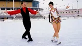 Как за 100 лет фигуристки снимали с себя одежду — убрали шубы и надели пачку. История олимпийской ледовой моды