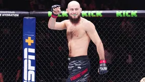 Первый татарин в UFC уничтожил шведского монстра! Фахретдинов забил соперника за 53 секунды