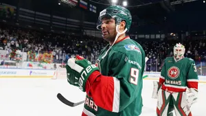 Канадец заставил олимпийского чемпиона Яковлева забить в свои ворота. Доус и «Ак Барс» остановили «Магнитку»