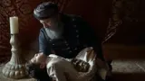 Эту сцену в «Великолепном веке» переснимали много раз. Киношный Сулейман рыдал и отказывался верить в казнь сына