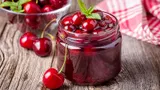 Закатываю вишневое варенье по бабушкиному рецепту: добавление секретного ингредиента делает его невероятно вкусным