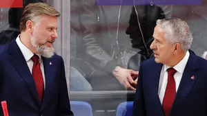 Чемпион начинает чистку — уже уволен помощник Хартли! Что происходит в «Локомотиве»?