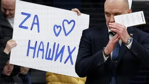 «Путин — наш президент!», кровавая травма, всеобщая любовь к ветерану Еременко. «Динамо» — «Северсталь»: фото