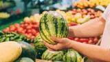Как выбрать спелый и сладкий арбуз, не выбросив деньги на ветер: лайфхаки и советы