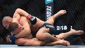 Хамзат Чимаев разнес Дрикуса Дю Плесси и стал новым чемпионом UFC из России: как это было