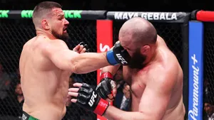 Отец Хабиба такому не учил. Дагестанского гиганта жестко вырубили в UFC: Газиев не смог встать после этого нокаута