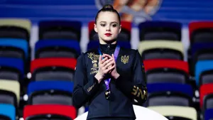 Скандал в гимнастике. 16-летняя украинка лицемерит перед всем миром: то фотографируется с русскими, то нет