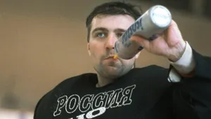Его пугали легендами СССР, а он не боялся вообще никого! Уникальная история вратаря Червякова, выигравшего МЧМ