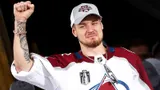 Его изгнали из НХЛ, а теперь видят в нем спасителя! Скандальный русский Ничушкин уже в Америке — когда он сыграет?