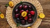 Защищают клетки печени, снижают риск развития тромбозов: чем еще полезны свежие сливы