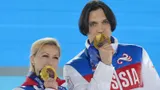 Русские фигуристы вернули золото Олимпиады на родину: костюм из торгового центра, мировой рекорд и поцелуи