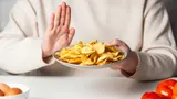 5 продуктов, которые следует исключить, если хотите избавиться от отеков