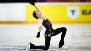 Ученица Тутберидзе Стрельцова выигрывает под «Во поле береза стояла». Как стартовал юниорский Гран-при России