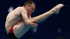 «Самолет взлетел со мной в туалете». Русский призер ЧЕ — о ЧМ-2025, фигурке, работе турагентом и курсах по ТВП