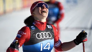 Непряева выиграла вторую гонку подряд на «Тур де Ски». Убежала от всех в подъем и укрепила лидерство в многодневке