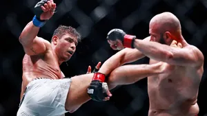 Россия ждала нового чемпиона UFC, но качок из Бразилии все испортил. Что будет с Мурзакановым после поражения Косте