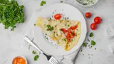 Попробовала модный тренд — жареный творог с яйцом на завтрак: получается вкусное и высокобелковое блюдо 