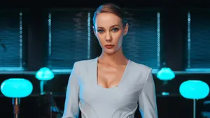Посмотрела премьеру сериала «ИИнга»: комедия про перевоспитание мэра-коррупционера нейросетью удалась
