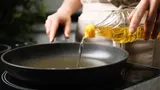 Продукт, который есть у каждого, может вызвать онкологию при неверном употреблении: надо знать о подсолнечном масле