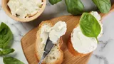 Готовлю нежный творожный сыр из одного ингредиента: получается вкуснее магазинного, экономит кучу денег 