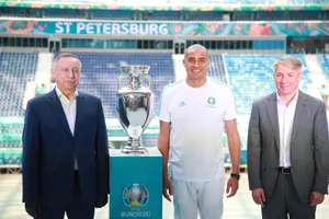 Давид Трезеге привез в Санкт-Петербург кубок чемпионата Европы