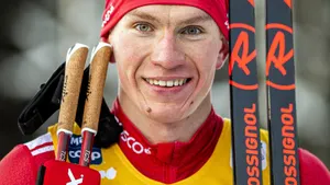 Большунов с отрывом 47 секунд выиграл скиатлон на чемпионате России