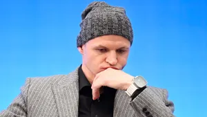 Новый скандал с экс-футболистом сборной России! Показал, как жена удовлетворяет его — а сзади был ребенок