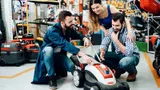 Как выбрать бензиновую газонокосилку для дачи, если покупаете впервые и ищете недорогой вариант