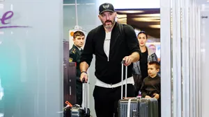 Овечкин успевает все: болел за сына в Вашингтоне и рванул в Россию с десятками чемоданов. Как дела у русских из НХЛ