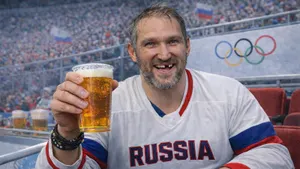 Овечкина засекли на Олимпиаде! Он пил пиво в вип-ложе, попал в трансляцию матча и получил шквал критики