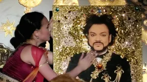 Загитова впервые в роли Людмилы: плясала с балалайкой, обнимала портрет Киркорова, зашла на флип