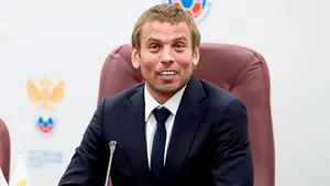 Егоров совсем поплыл. Считает бесспорным, что Вилков отсудил хорошо, и ждет вопросов про туалет