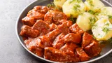 Готовлю тот самый гуляш с подливой, как в советской столовой. Рецепт, проверенный временем