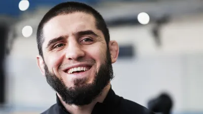 Ислам Махачев