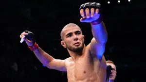 Клиент OLIMPBET поверил в победу Мухаммада Мокаева в сложном бою и выиграл 1,5 миллиона рублей