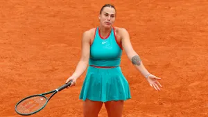 Орала русским матом и своими руками сделала американку чемпионкой. Гордость Белоруссии развалилась в Париже