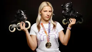 «Украинка ушла с подиума — азиаты в шоке». Русская чемпионка мира — ролики, K-pop Семененко, признания в любви 