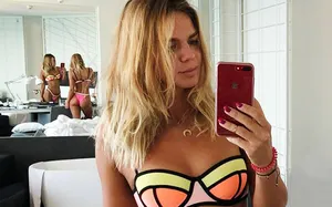 Юлия Ефимова выложила откровенные фото в купальнике. Лучшая брассистка Европы продолжает жечь
