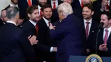 Трамп восхитился российском вратарем. Президент США встретил Бобровского в Белом доме и предрек ему Зал славы 