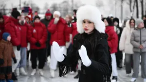 Золото Загитовой отдали Медведевой, сама Алина грелась в шубе. Я встретилась со звездами в -20 в Москве