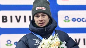 Русский лыжник, чья карьера была под угрозой, рвет в спринте после страшной травмы. Горбунов обыграл лидера сезона