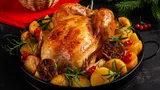 Запекаю вкуснейшую курочку с хрустящей корочкой и сочным мясом: никакой мороки, получается идеально